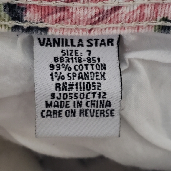 ❌SOLD❌ Vanilla Star Hippie Laundry Floral Denim Shorts - Picture 2 of 5
